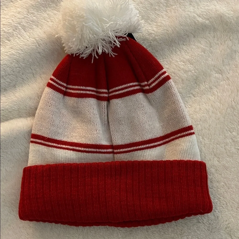 Under Armour YOUTH OSFA Red and White Wisconsin Beanie (OL)